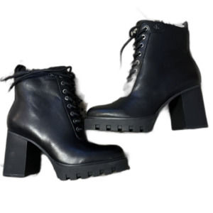 NEW - CALVIN KLEIN Platform Mid Laceup Booties Black size 40 (US 9-9.5)